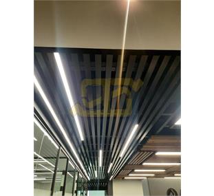 نصب سقف کاذب لوور آلومینیومی و چوبی ساختمان اداری پیدایش زعفرانیه